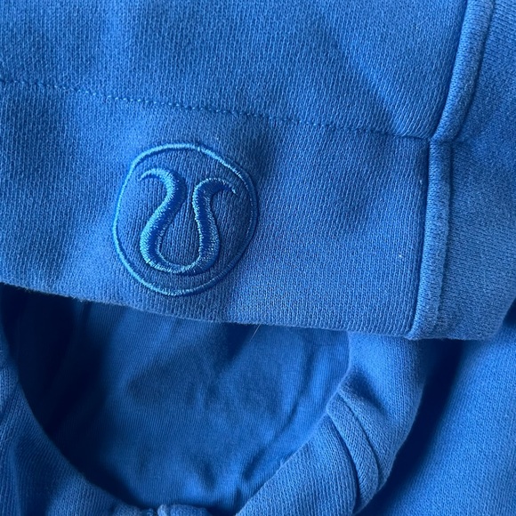 Lululemon cropped scuba full zipper 💙 - Picture 3 of 12